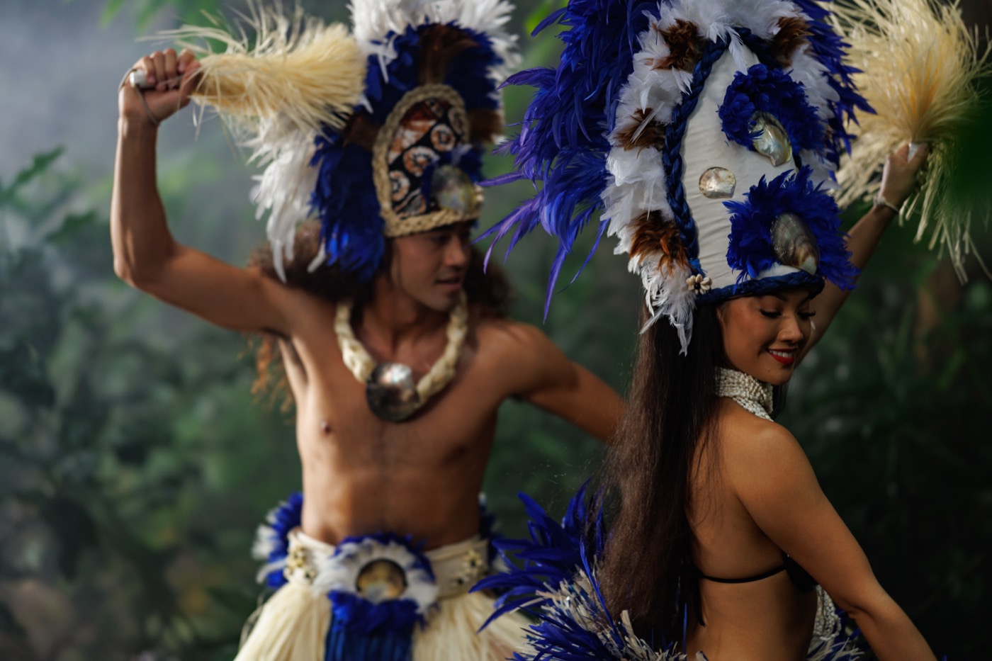 Tahitian dancers in blue feather headdresses
